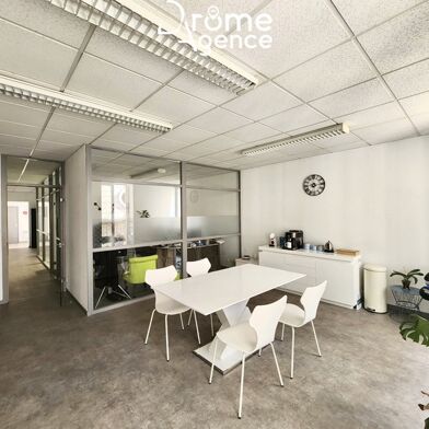 Bureau 3 pièces 650 €