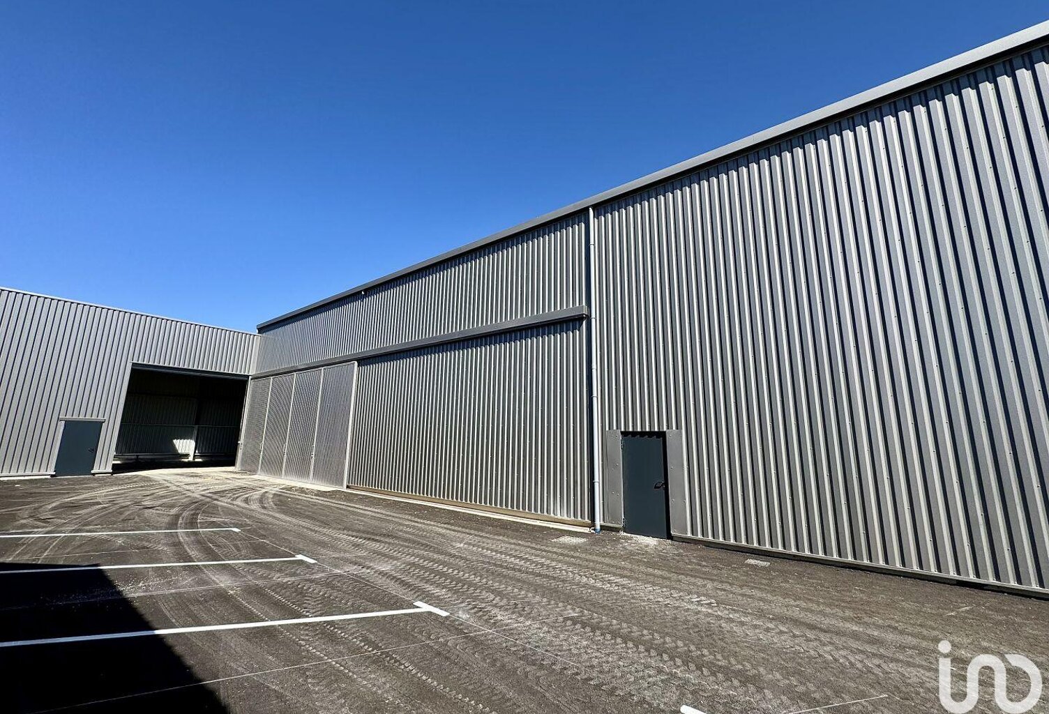 Location Hangar 500 m&sup2; — photo 1
