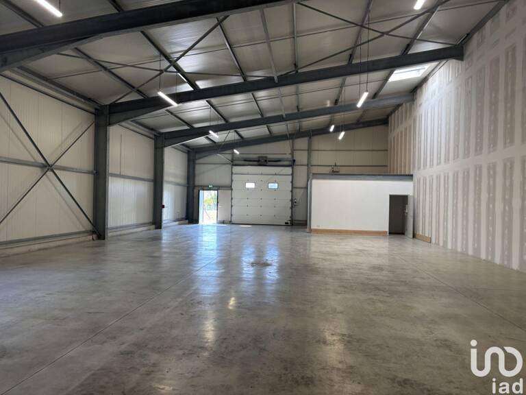 Location Local d'activités 398 m&sup2; — photo 1