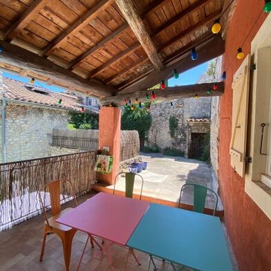 Maison 6 pièces 1090 €