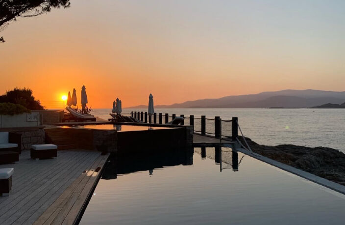 HOTEL RESTAURANT PIEDS DANS L'EAU - CORSE DU SUD — photo 2