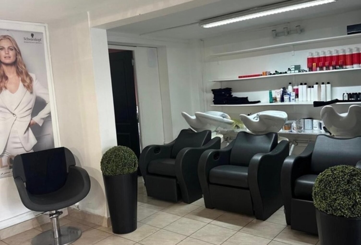 Fond de commerce Salon de coiffure – Libourne, Axe passant — photo 1