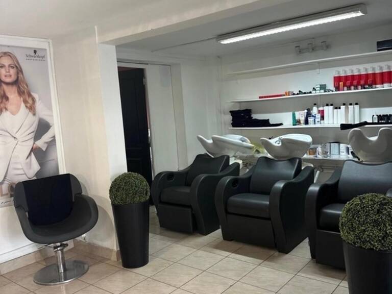 Fond de commerce Salon de coiffure – Libourne, Axe passant — photo 1