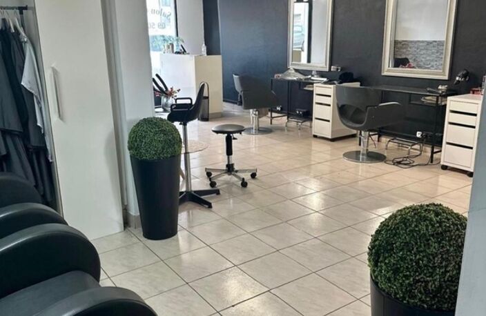 Fond de commerce Salon de coiffure – Libourne, Axe passant — photo 2
