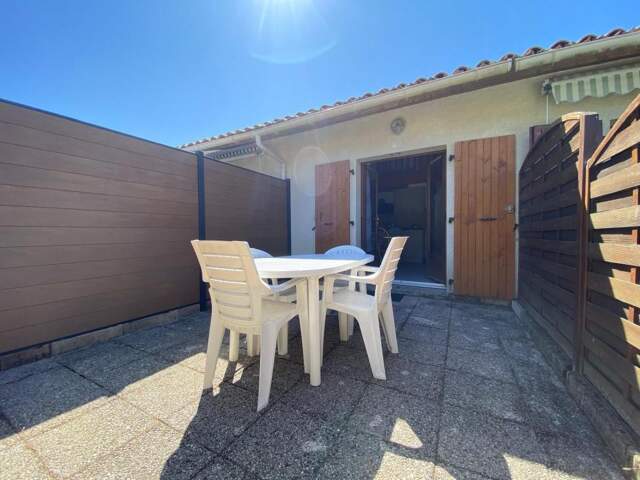 LES MATHES RESIDENCE AVEC PISCINE ET GARDIEN — photo du bien