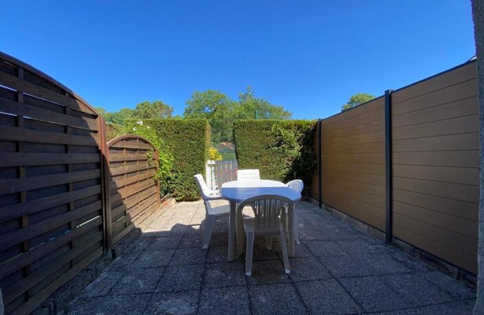 LES MATHES RESIDENCE AVEC PISCINE ET GARDIEN — photo 2