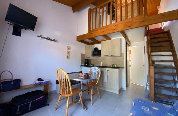 LES MATHES RESIDENCE AVEC PISCINE ET GARDIEN — photo 3
