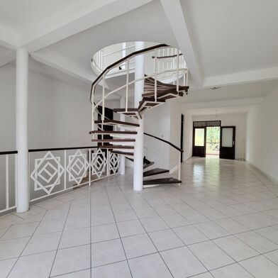 Immeuble  380000 €