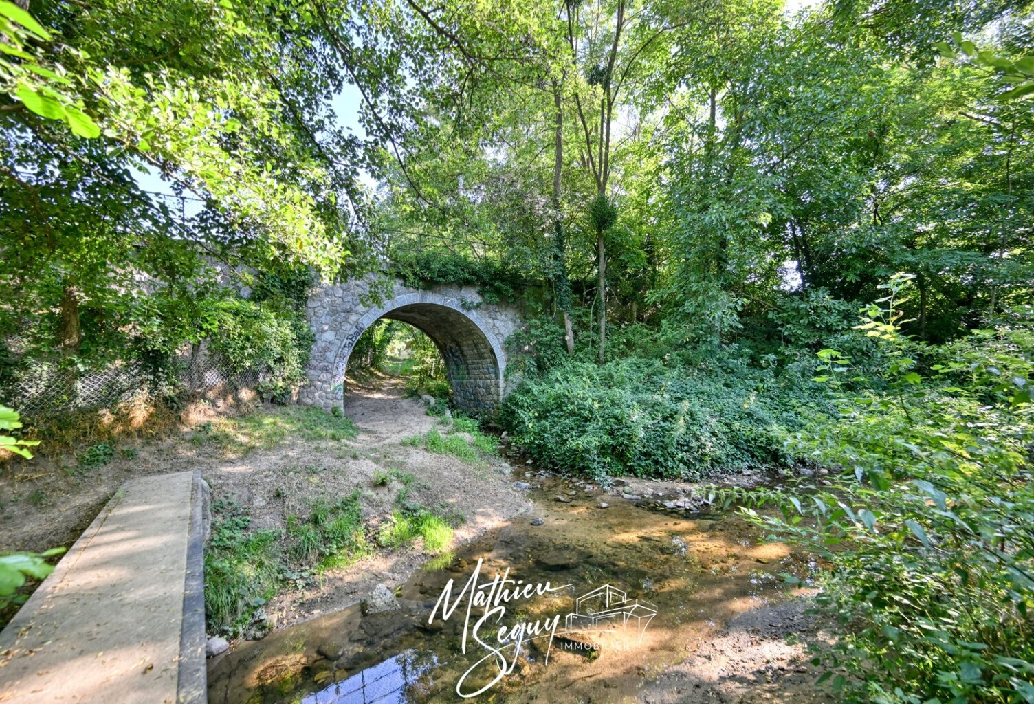 THURINS - PROPRIETE avec parc arboré — photo 1