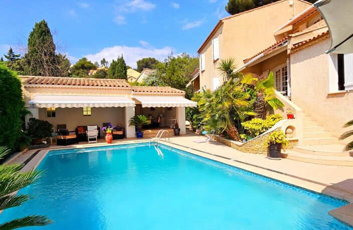Grande villa à vendre à La Seyne Sur Mer piscine terrain 1000m² sans vis à vis superbe jardin — photo 2