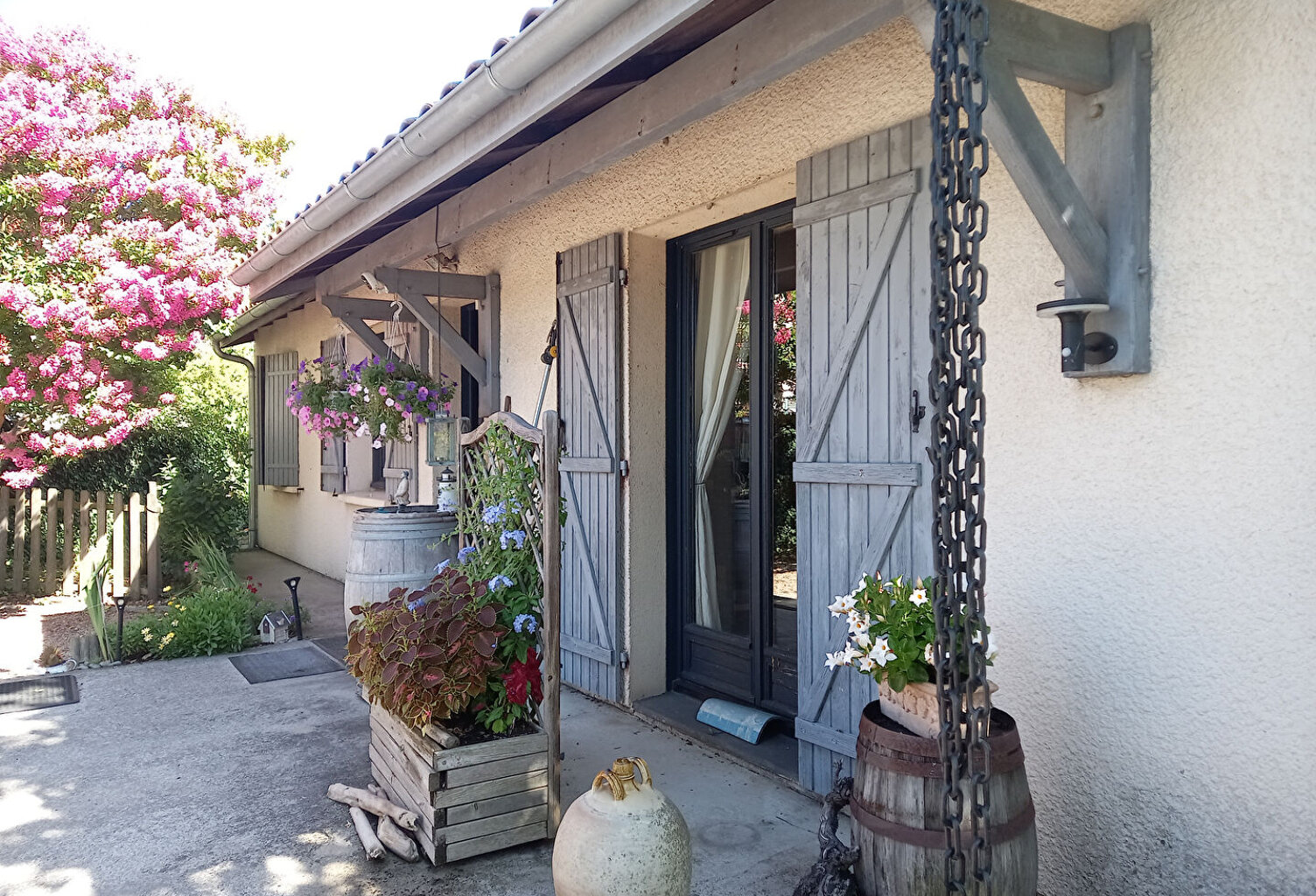 LIBOURNE — photo 1