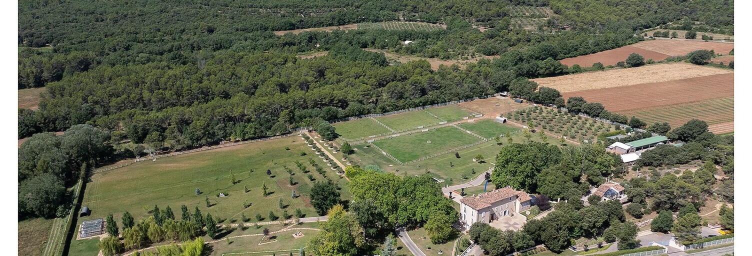 Maison 20 Pièces 665 m² à vendre à Fox-Amphoux (83670)