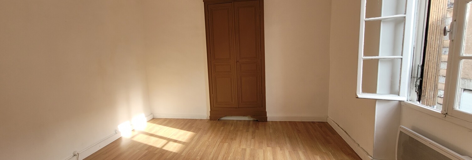 Immeuble  95 m² à vendre à Montbron (16220)