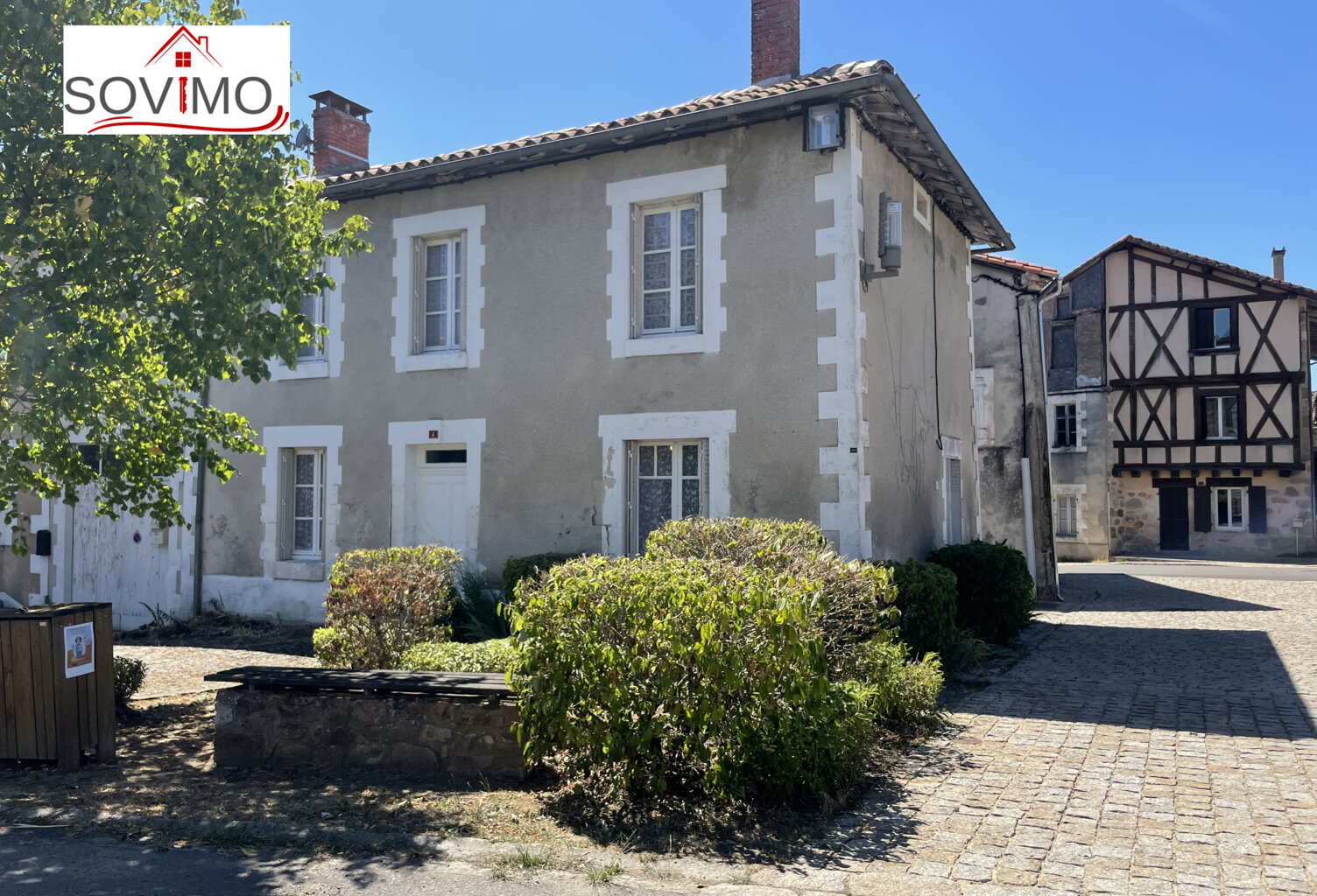 CENTRE BOURG, MAISON AVEC GARAGE ET JARDIN SÉPARÉ — photo 1