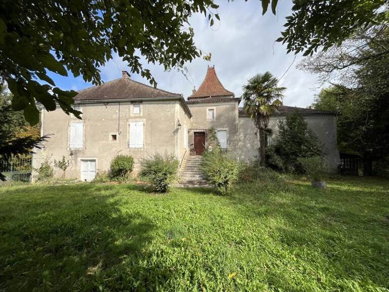 Maison en pierre de 22 pièces principales — photo 1