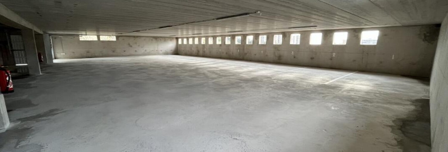 Garage   m² à louer à Ajaccio (20090)