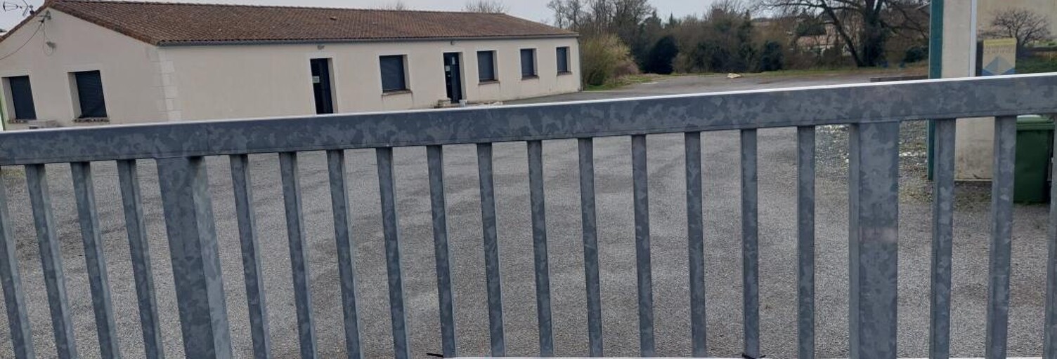 Commerce  1100 m² à vendre à Saint-Porchaire (17250)