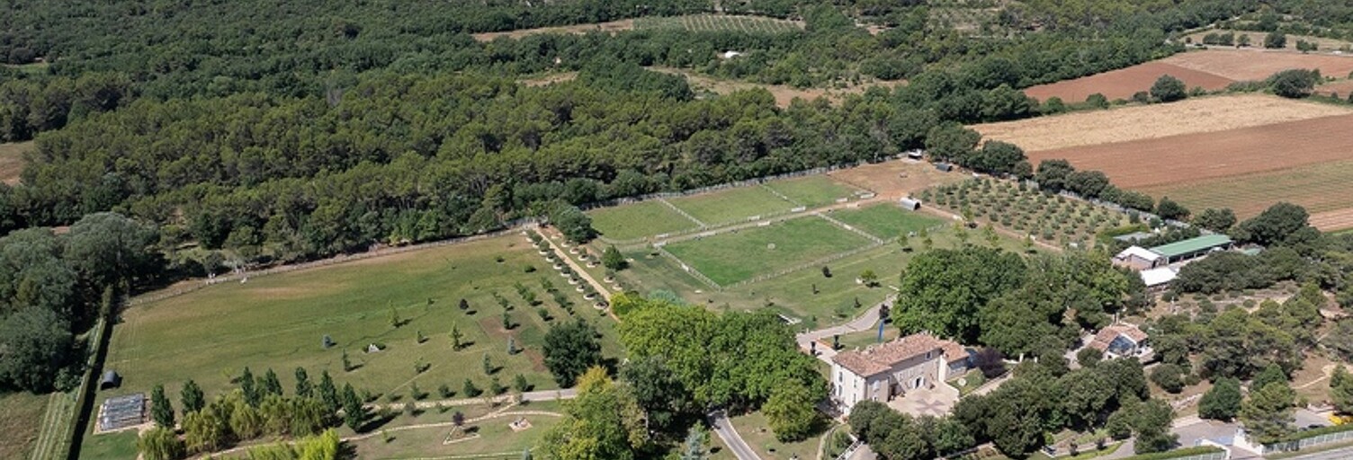 Maison 20 Pièces 660 m² à vendre à Fox-Amphoux (83670)