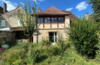 Maison de bourg à vendre 4 pièces env 211m² EXCIDEUIL (24)patio et jardin — photo du bien