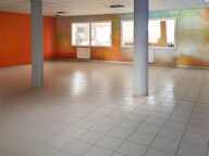 Entrepôt - 700 m² - zone dynamique - passage important - visibilité et accessibilité — photo 2