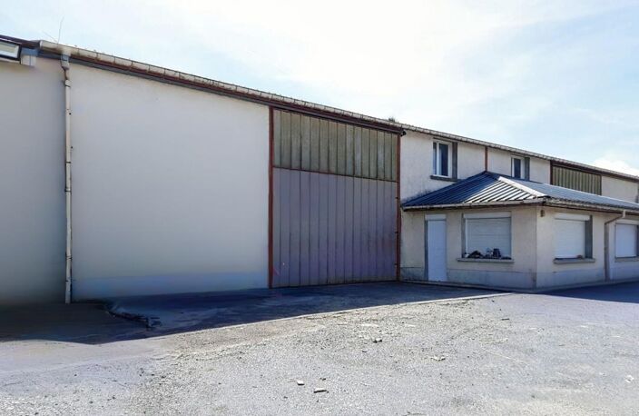 Entrepôt - 700 m² - zone dynamique - passage important - visibilité et accessibilité — photo 4