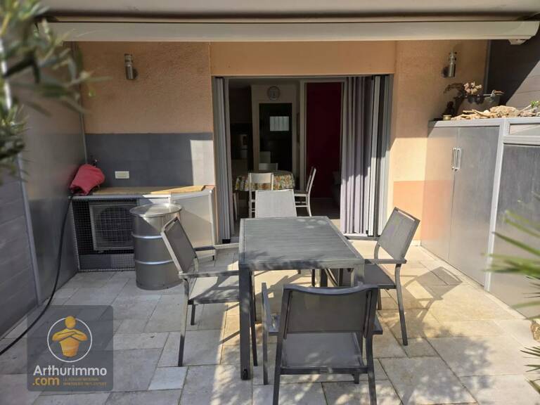 T2 CENTRE LE LAVANDOU — photo 1