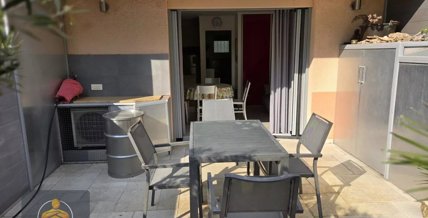 T2 CENTRE LE LAVANDOU — photo 1