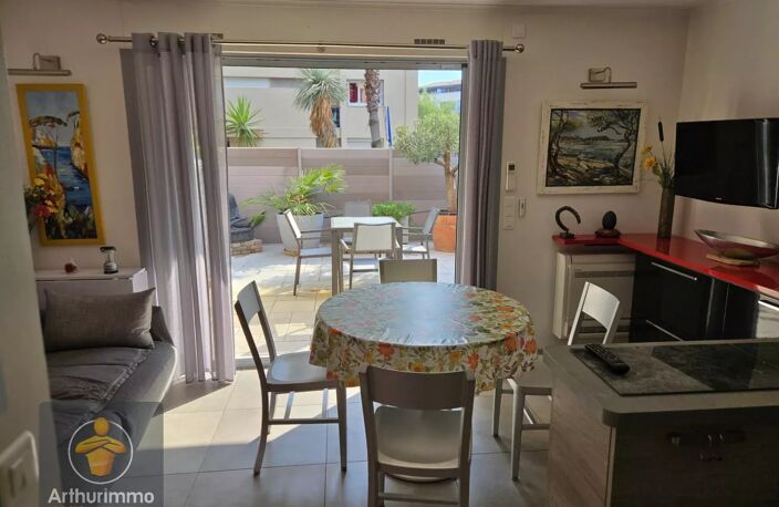 T2 CENTRE LE LAVANDOU — photo 2