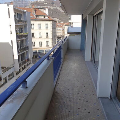 Appartement 3 pièces 993 €