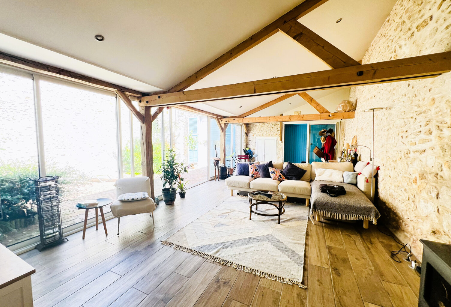 3 BEDROOM HOUSE WITH GARDEN — photo 1