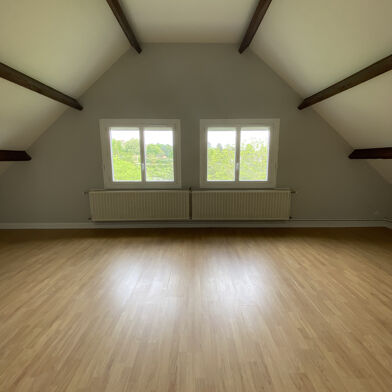 Appartement 4 pièces 990 €