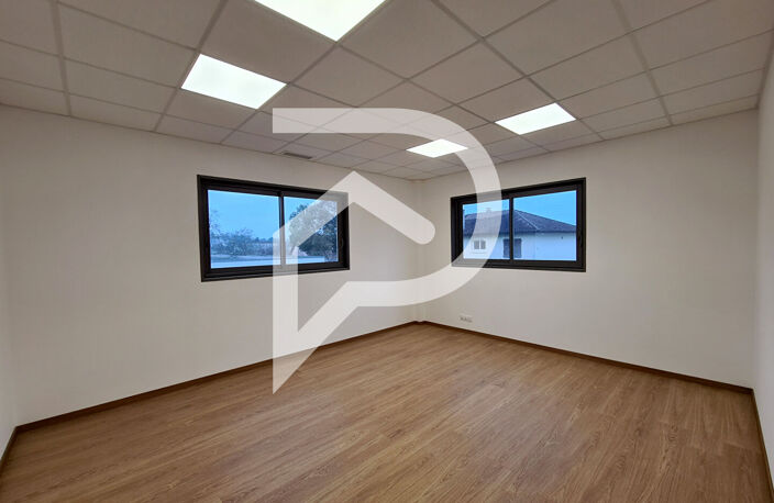 Local de 148 m² aménagé en bureaux centre Orthez — photo 3