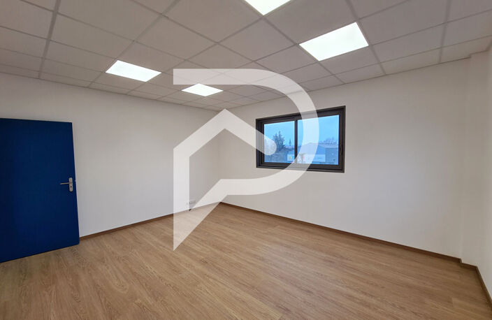 Local de 148 m² aménagé en bureaux centre Orthez — photo 4