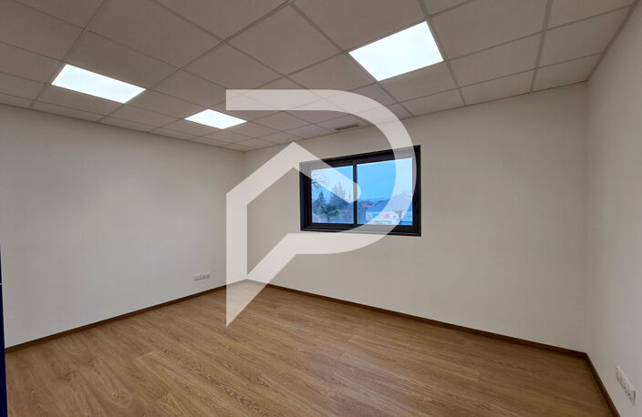 Local de 148 m² aménagé en bureaux centre Orthez — photo 5