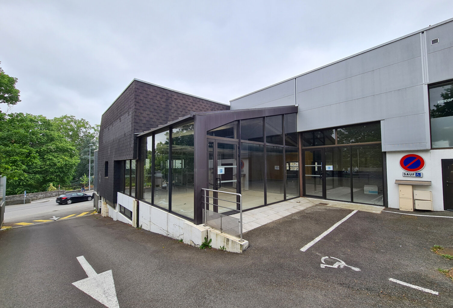 Local commercial à aménager centre Orthez 340 m² — photo 1