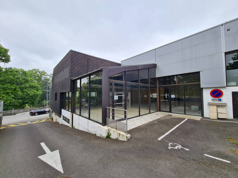 Local commercial à aménager centre Orthez 340 m² — photo 1