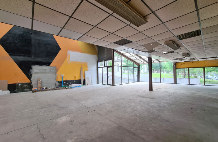 Local commercial à aménager centre Orthez 340 m² — photo 5