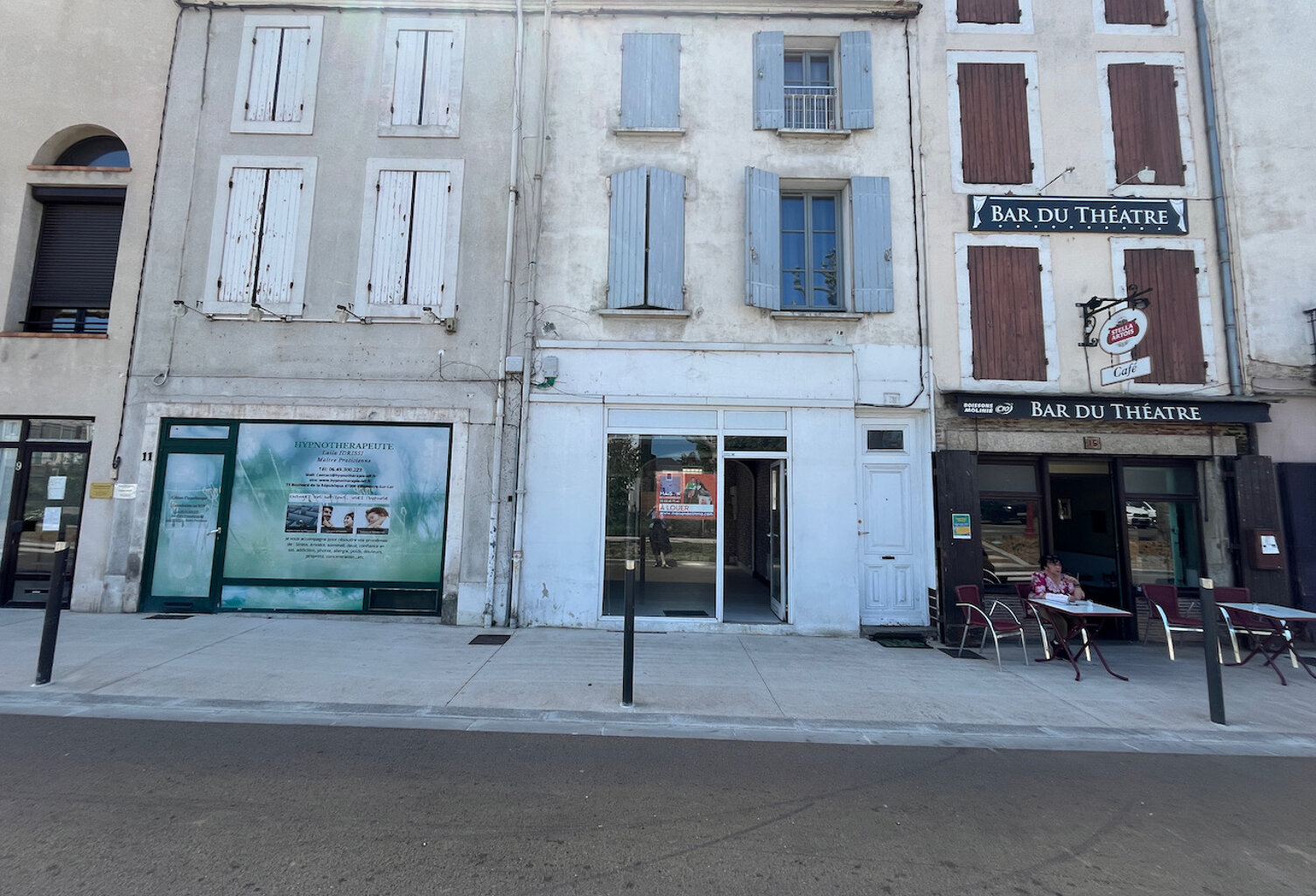 Villeneuve sur Lot, local commercial très VISIBLE, situé sur un axe piéton passant entre le grand parking de la République et les commerces du centre ville dans la zone piétonne. — photo 1