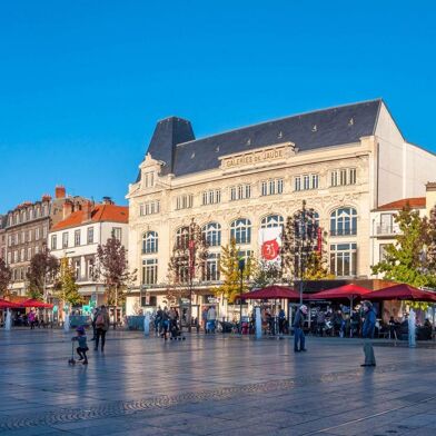 Commerce  330000 €