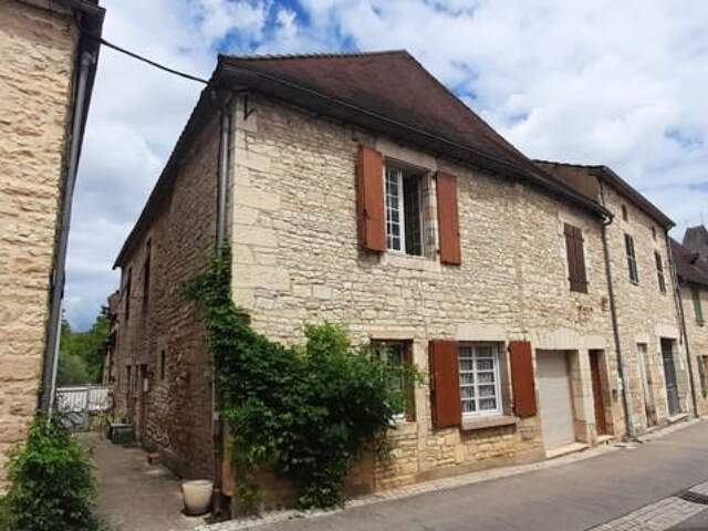 Maison de bourg de 4 pièces principales — photo du bien