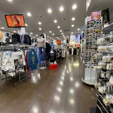 Commerce  198000 €