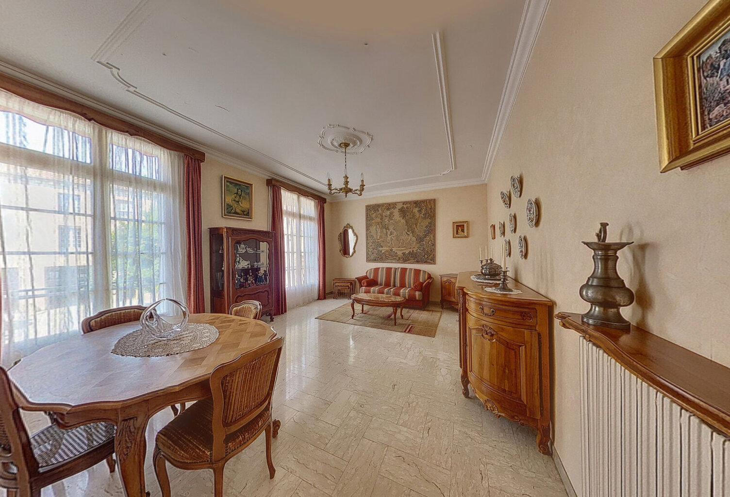 Avignon intra muros , dans un joli immeuble T6  -104M² — photo 1