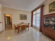 Avignon intra muros , dans un joli immeuble T6  -104M² — photo 2