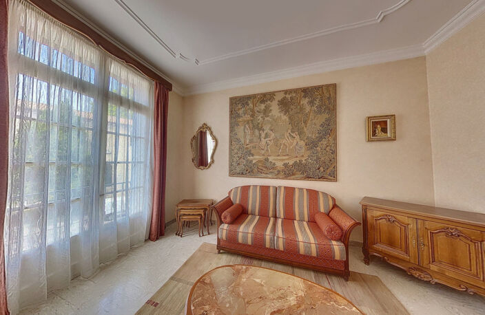 Avignon intra muros , dans un joli immeuble T6  -104M² — photo 3