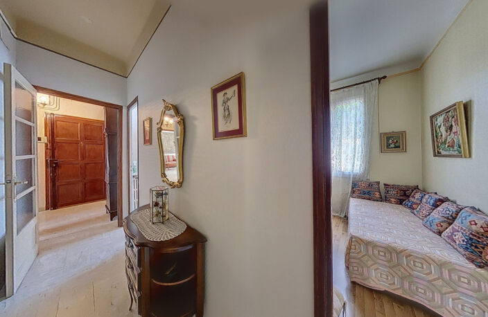 Avignon intra muros , dans un joli immeuble T6  -104M² — photo 5