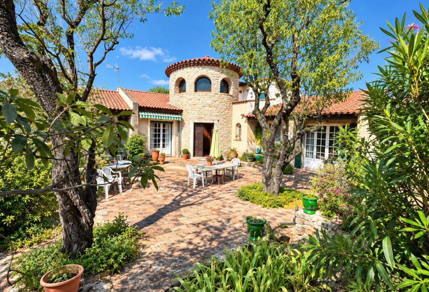 Spacieuse Maison de Maître 5 chambres avec dépendances – Alès résidentiel-Piscine — photo 1