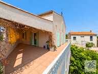 MAISON DE CARACTÈRE – 6 CHAMBRES, ASCENSEUR, TERRASSE ET VUE SUR LES VIGNES – VILLEDAIGNE — photo 2