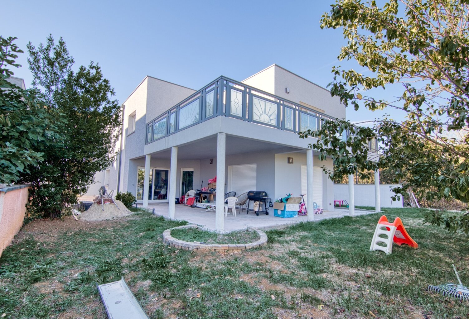 Doubs (25), à vendre Besançon, Les Montboucons, Maison 235 m2 ( T4 + T3 ) + terrain de 669 m2 — photo 1