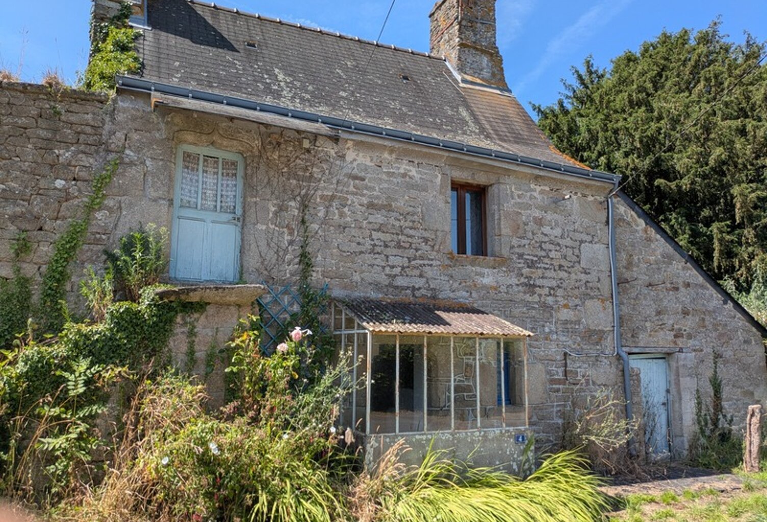 LOCMALO EN CAMPAGNE JOLIE MAISON EN PIERRE SOUS ARDOISE A RENOVER DE 3 PIECES 90M² ENVIRON PARCELLE DE 2569M² ENVIRON — photo 1