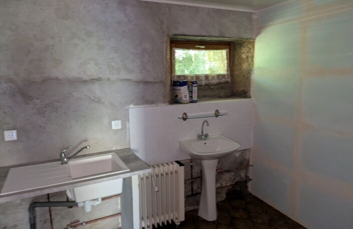 LOCMALO EN CAMPAGNE JOLIE MAISON EN PIERRE SOUS ARDOISE A RENOVER DE 3 PIECES 90M² ENVIRON PARCELLE DE 2569M² ENVIRON — photo 5